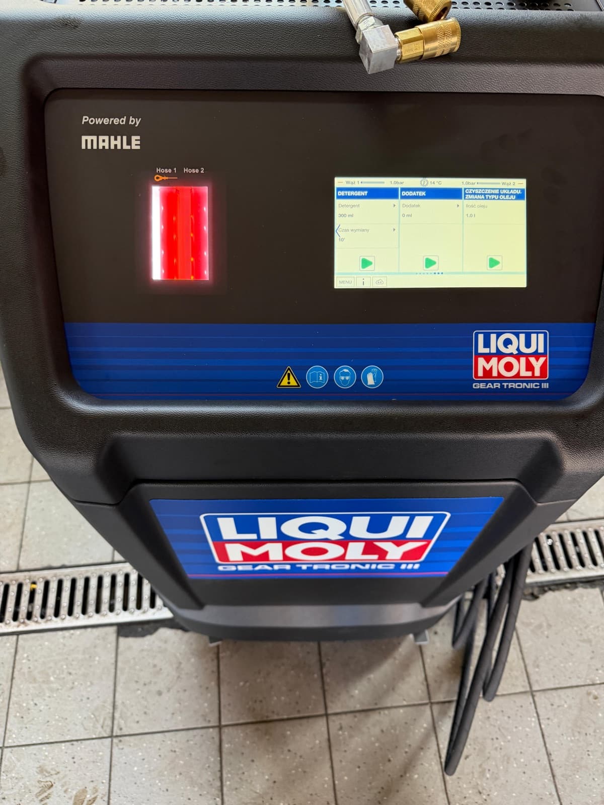 Panel sterowania Liqui Moly Gear Tronic III podczas dynamicznej wymiany oleju ATF w Premio Gerex Bochnia